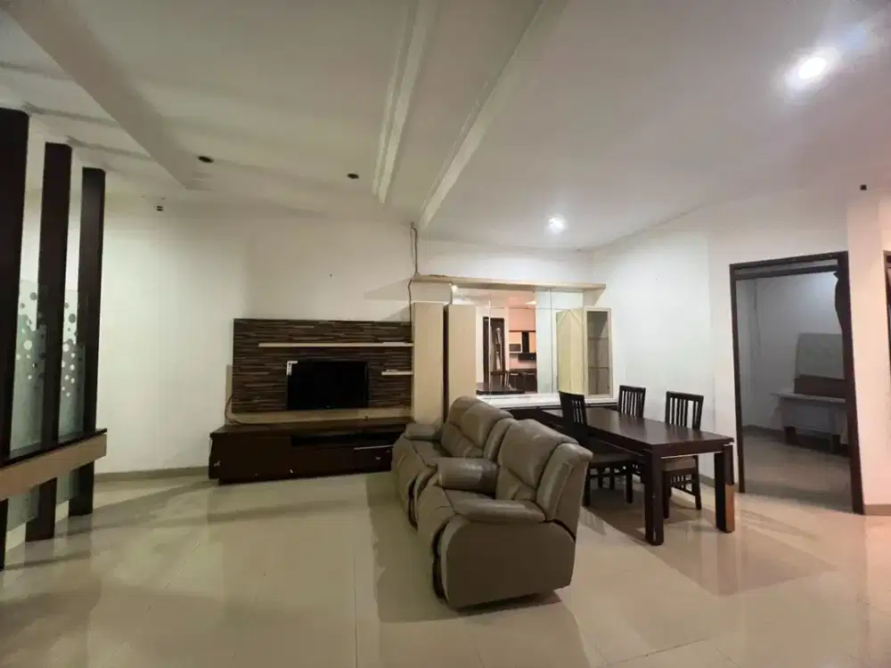 Ngebut! Rumah Singgasana Pradana