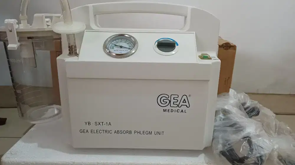 Alat sedot dahak GEA electric absorb phlegm unit.