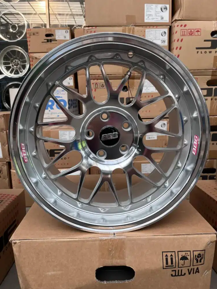 Bbs lm ring 18 lebar 9,5 pcd 5x114,3 ET 25 innova reborn zenix