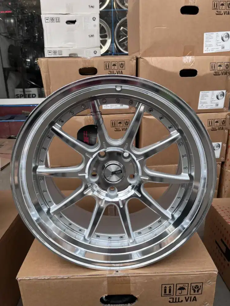 Ssr gtx01 ring 18 lebar 9,5 pcd 5x114,3 ET 25 innova zenix