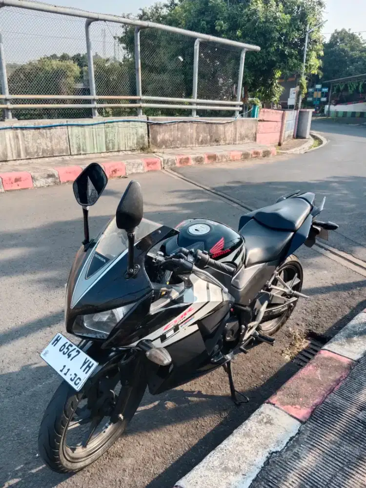 Dijual Honda CBR 150R 2015 11nego