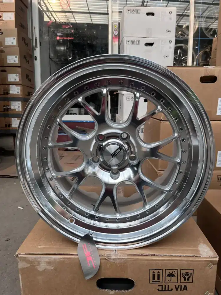 Ssr ms3 ring 18 lebar 9,5 pcd 5x114,3 ET 25 innova zenix venturer