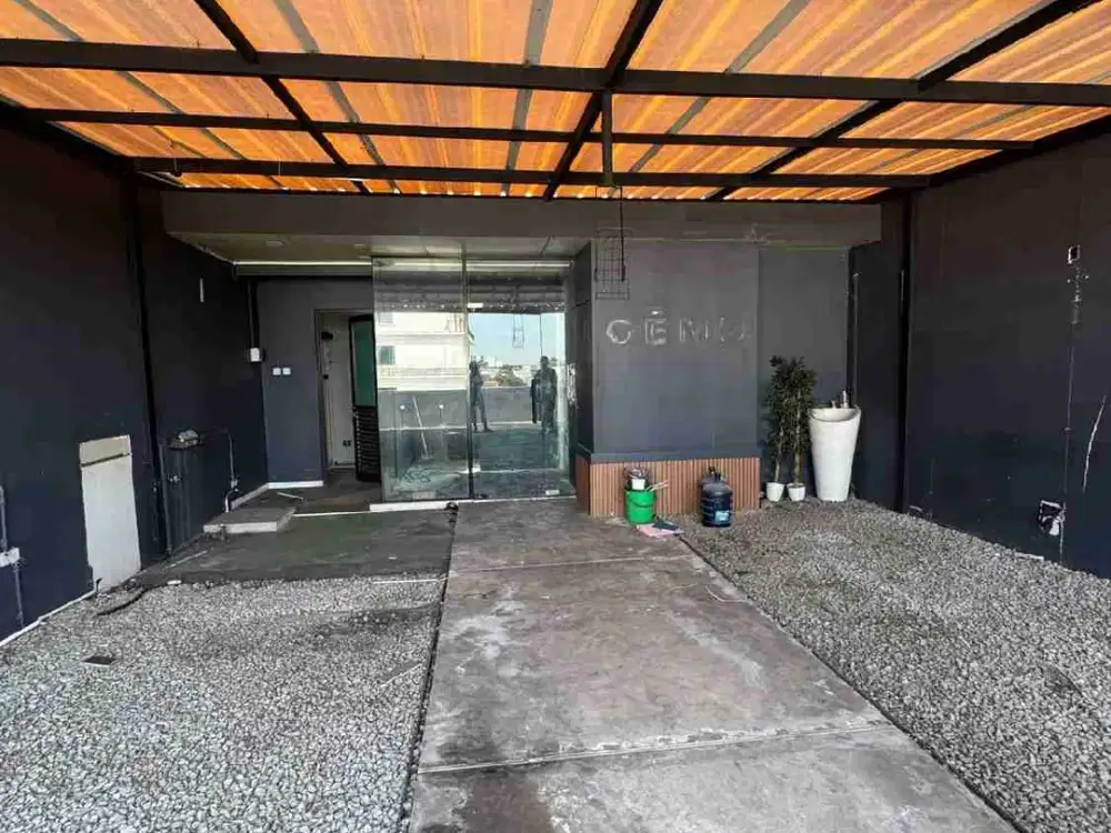 Disewakan gedung 3,5 lantai di Jatiwaringin bekasi selatan