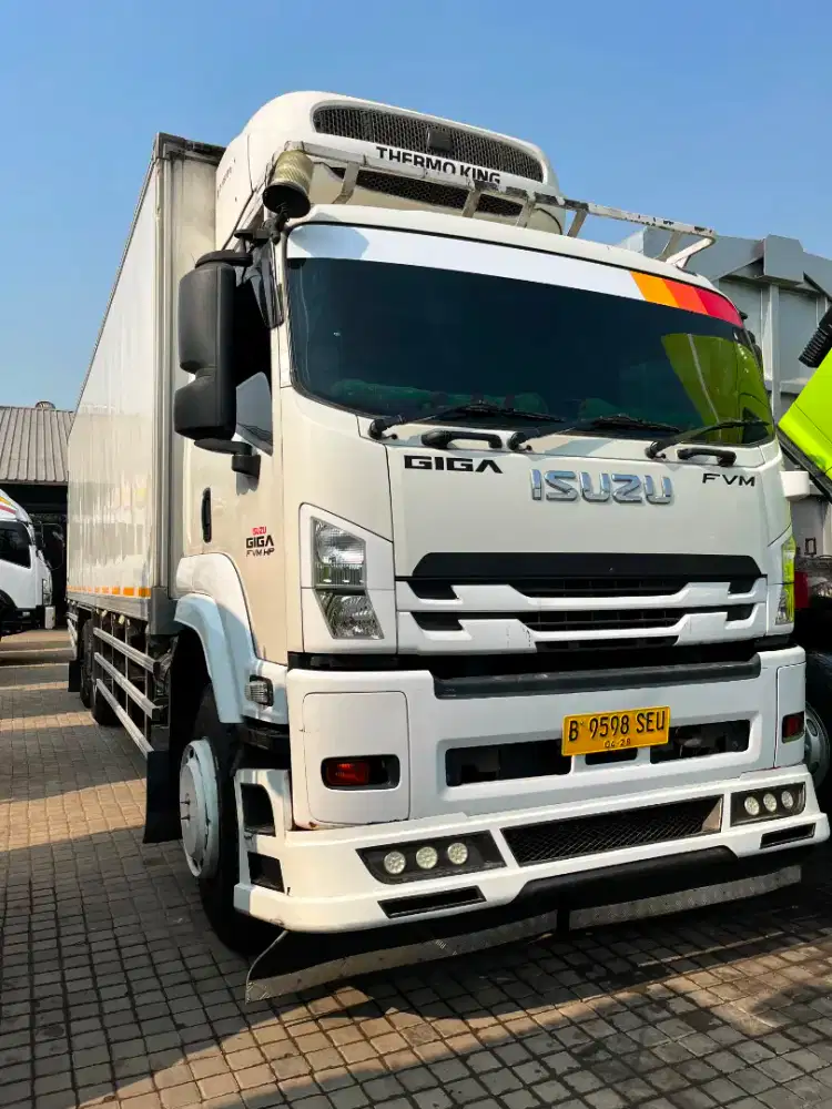 TRUK BOX FREEZER ISUZU GIGA 285PS FVM 34U HP 2022
