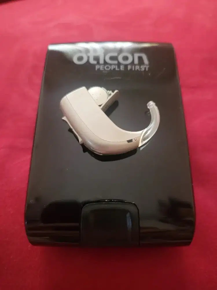 Alat bantu dengar / Earing Oticon