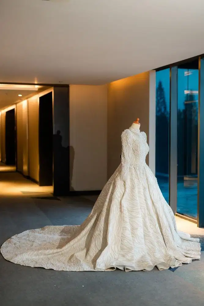 PRELOVED WEDDING DRESS - LIKE NEW