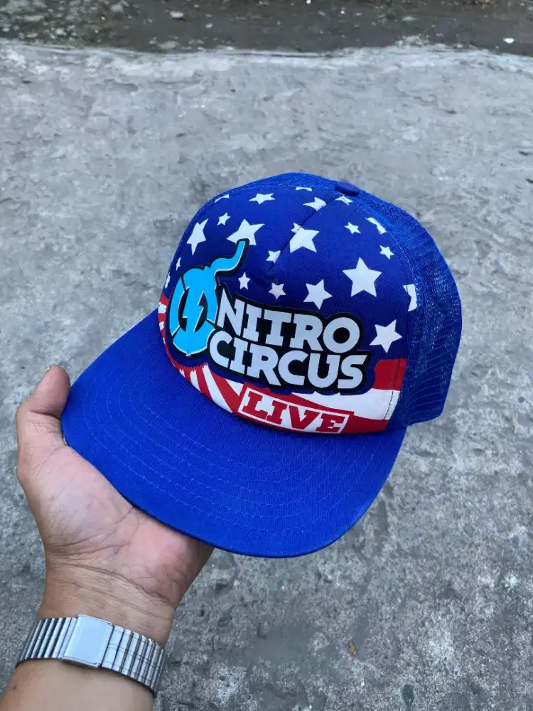 Topi snapback trucker