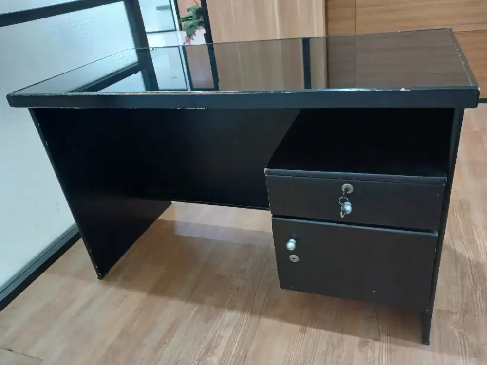 MEJA KERJA ( FURNITURE KANTOR )