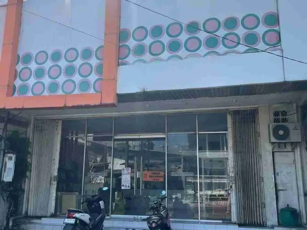 Jual SHOWROOM Bratang Gede cck utk usaha, ktr, klinik Resto jln ramai, ada parkir didpn  Dkt Sby Pusat