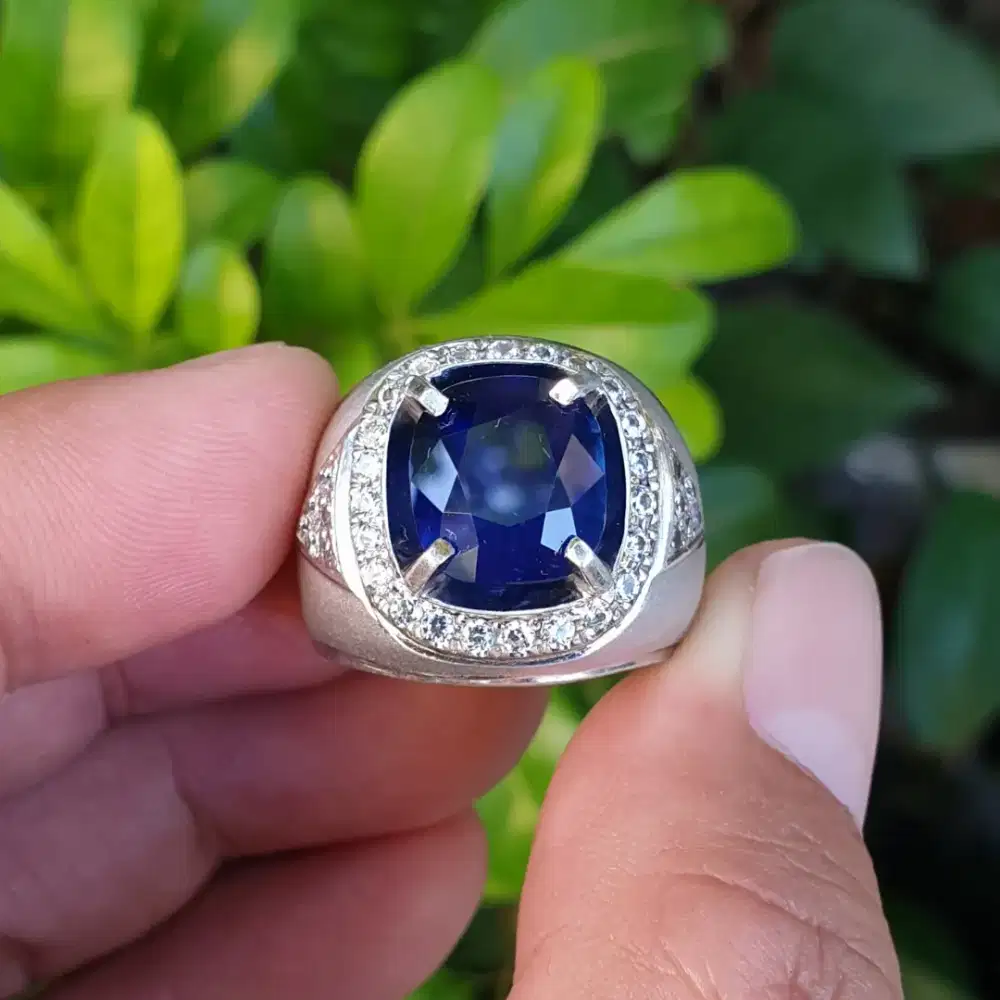 Natural Blue Sapphire Srilanka 5.70 crt