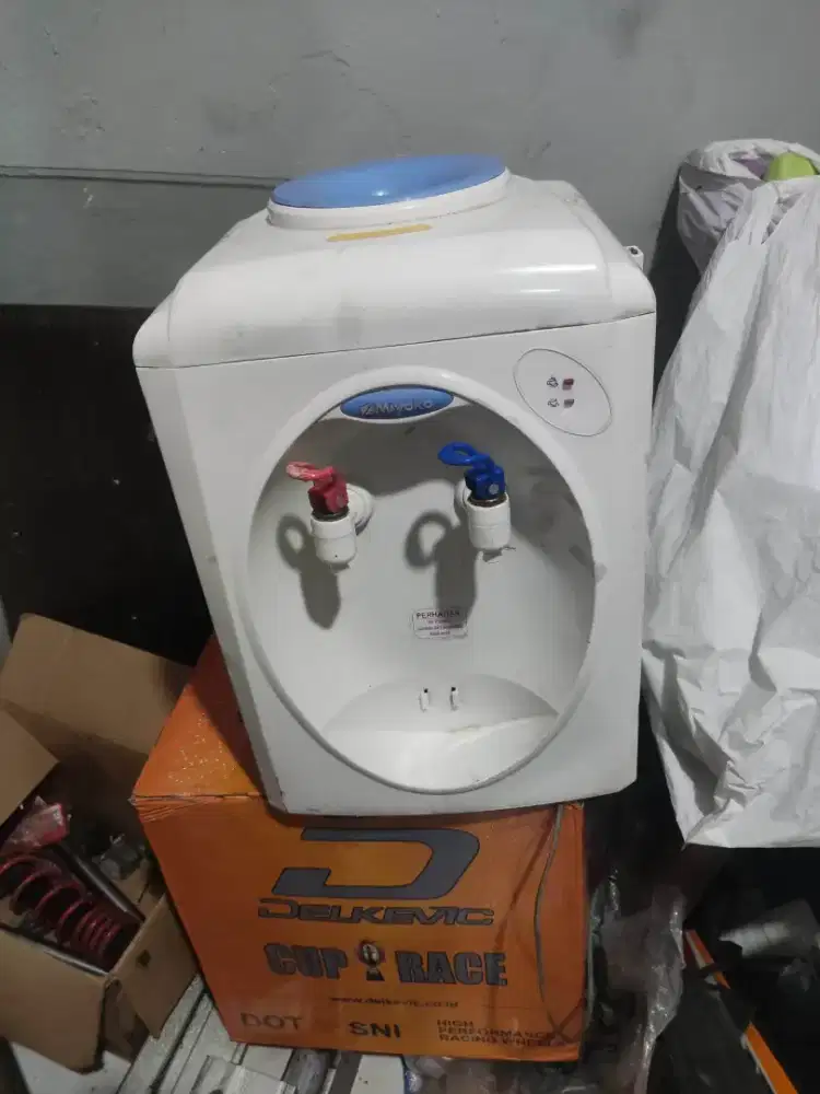 Dispenser Miyako bisa air panas