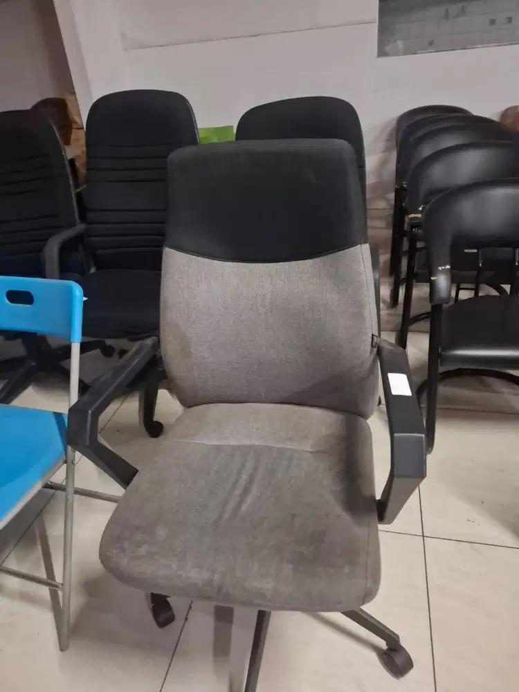 Kursi-Kursi Kantor Chairman