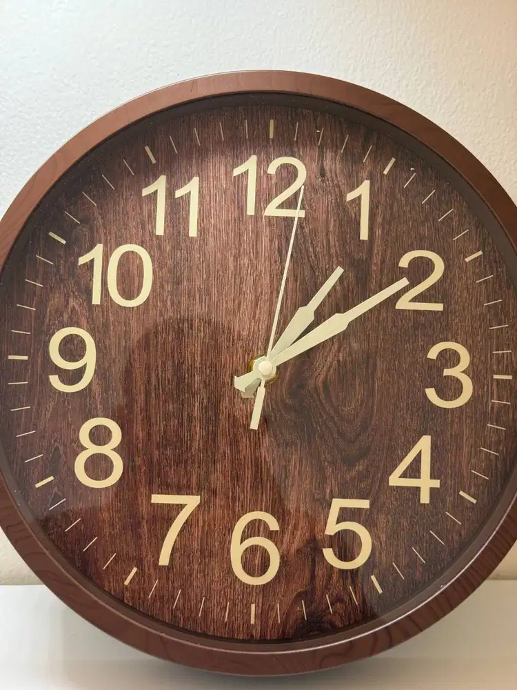 Jual Jam Dinding Kayu Bulat - Kondisi Bagus & Berfungsi Normal
