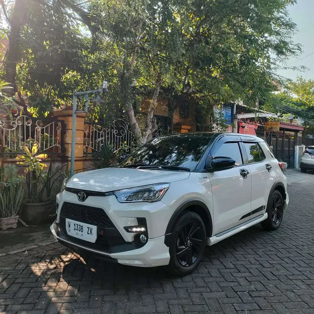 Toyota Raize GR 1.0cc TWO TONE CVT TH 2024 Bensin