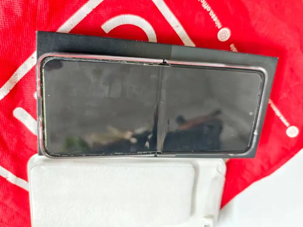 Samsung galaxy Z Flip 3 5G 8GB 256GB Bekas Ex Resmi