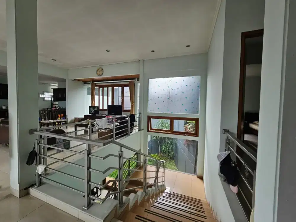 Rumah Plus Rumah Mewah Strategis di Cihampelas Raya Bandung