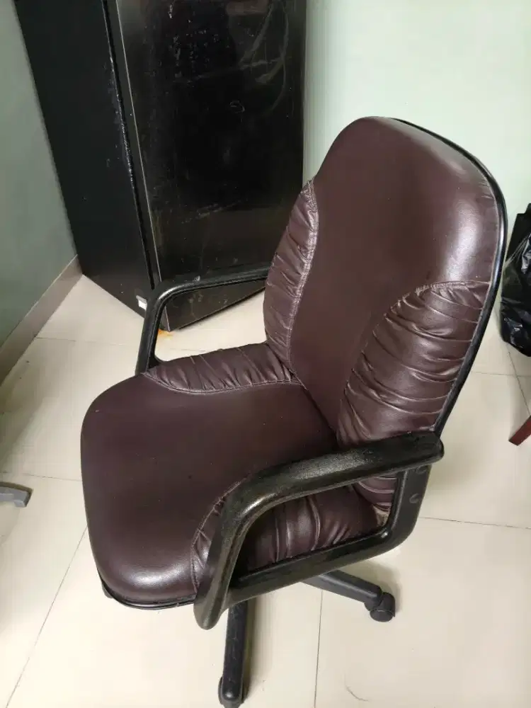 Kursi direktur bekas bagus