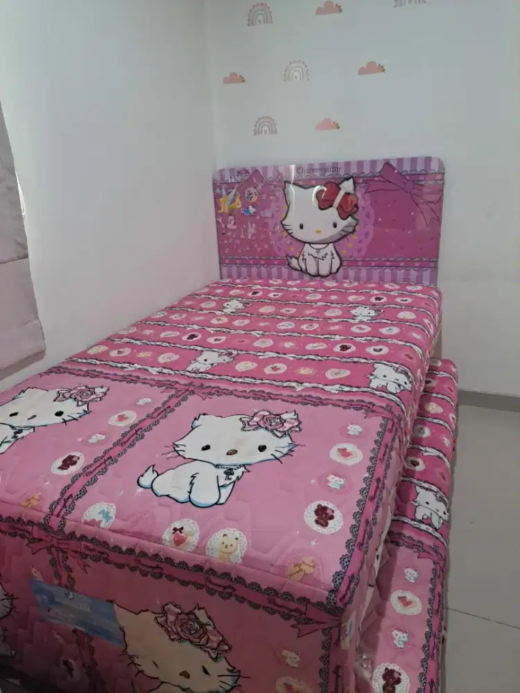 Dijual Kulkas dan Kasur Anak