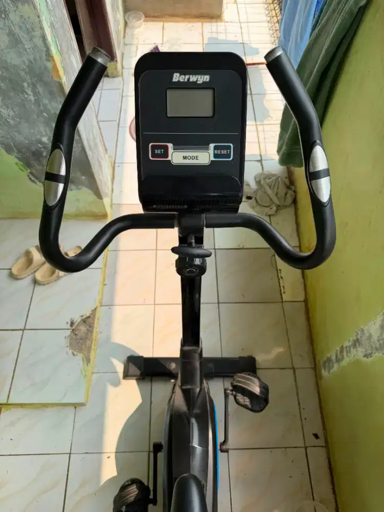 Sepeda Statis / Exercise bike Berwyn