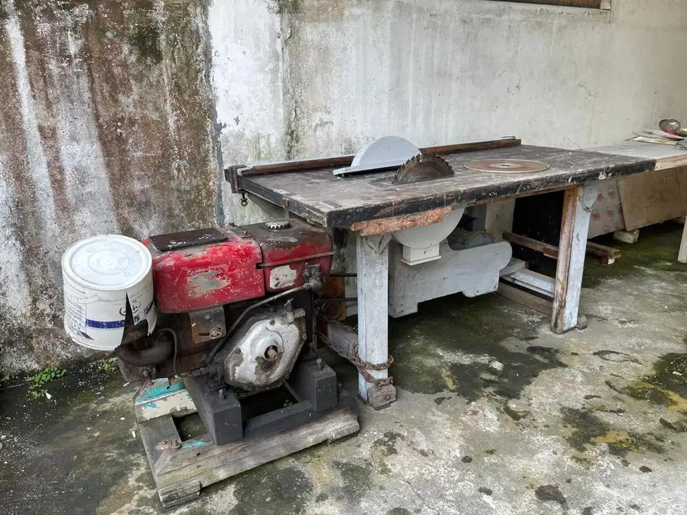 Mesin Pemotong Kayu
