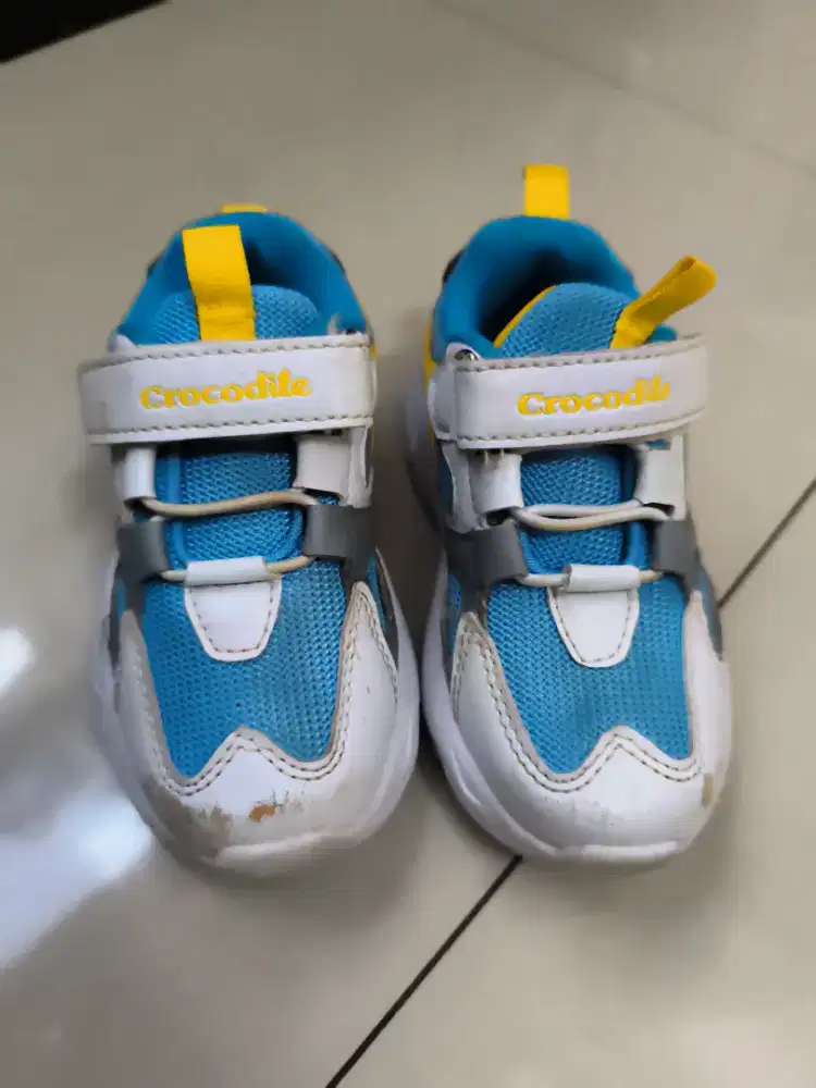 Sepatu Sneakers Crocodile size 24