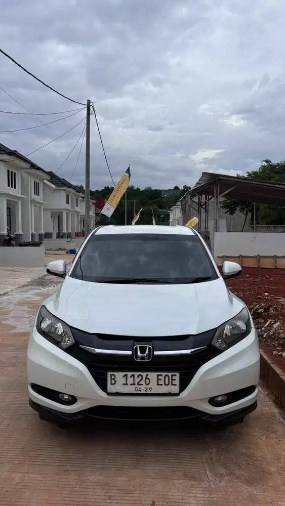 Honda HR-V 1.5 E CVT AT 2015 Warna: White Orchid Pearl / Putih Mutiara