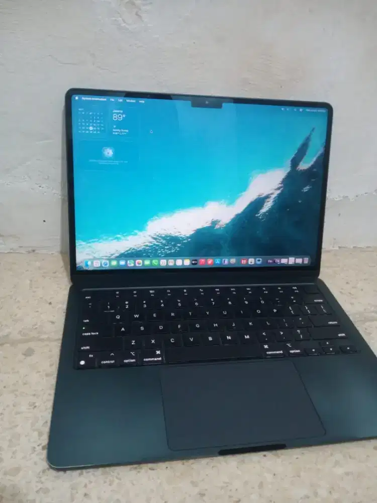 MacBook air M2 Liquid Retina 13in 2022 Apple M2 
Ram 8
SSD 256