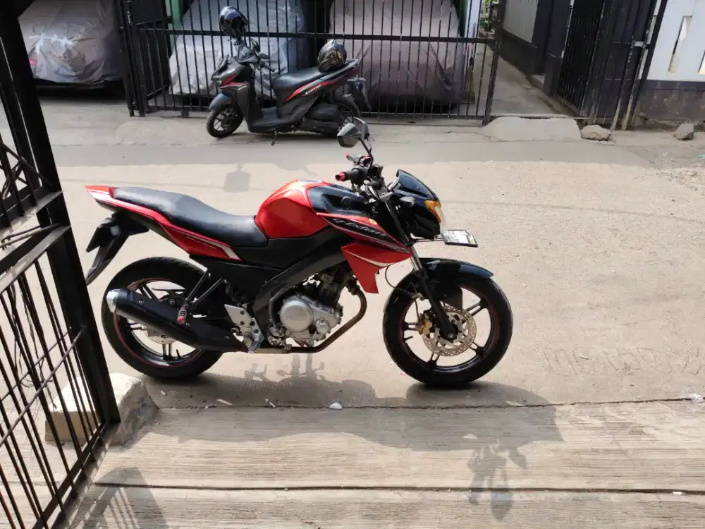 Vixion NVL 2013 warna Merah