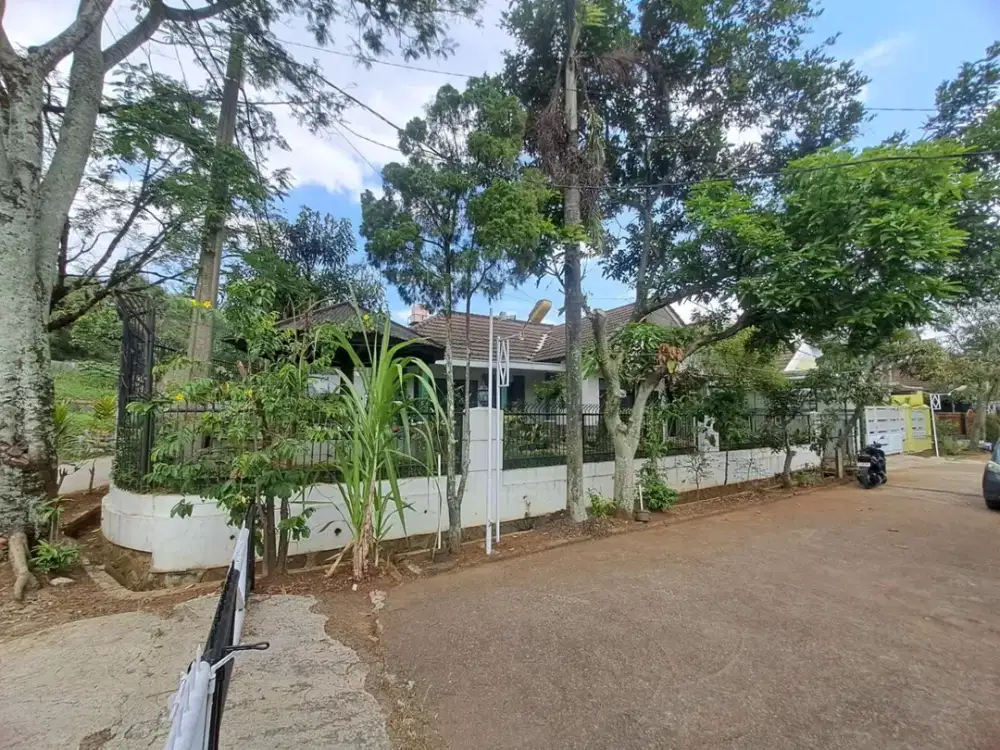 RUMAH DIJUAL SIAP HUNI LOKASI HOOK STRATEGIS DALAM KOMPLEK ARCAMANIK, CISARANTEN ENDAH.