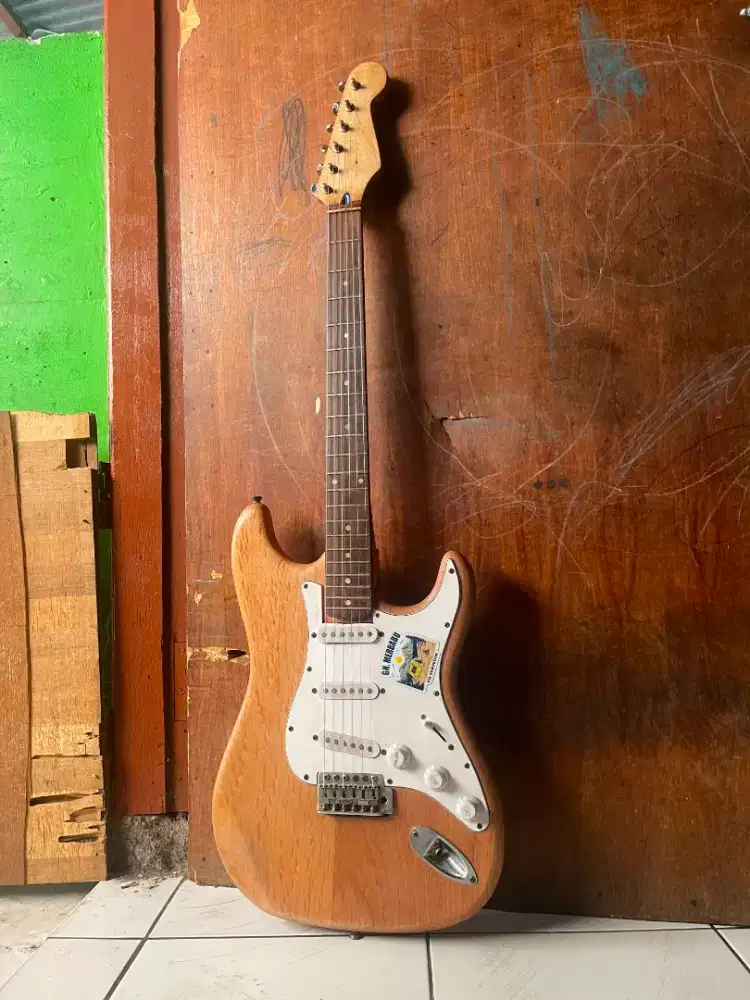 PAKET GITAR LISTRIK + AMPLI CUSTOM STINGER SST10 STRATOCASTER