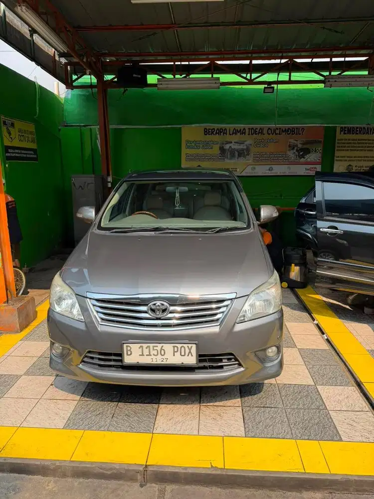 Toyota Kijang Innova V 2.0 Automatic 2012