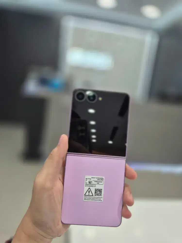 PRE ORDER Z FLIP 8