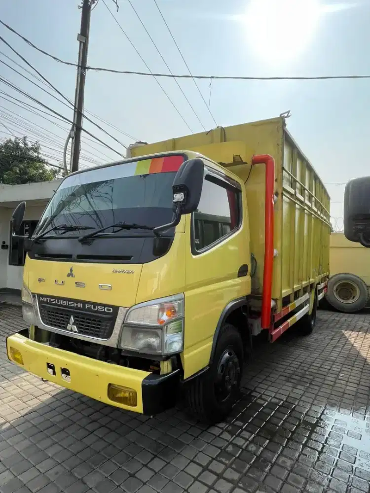Truk Bak Besi Mitsubishi Fuso Canter FE74HD Tahun 2022