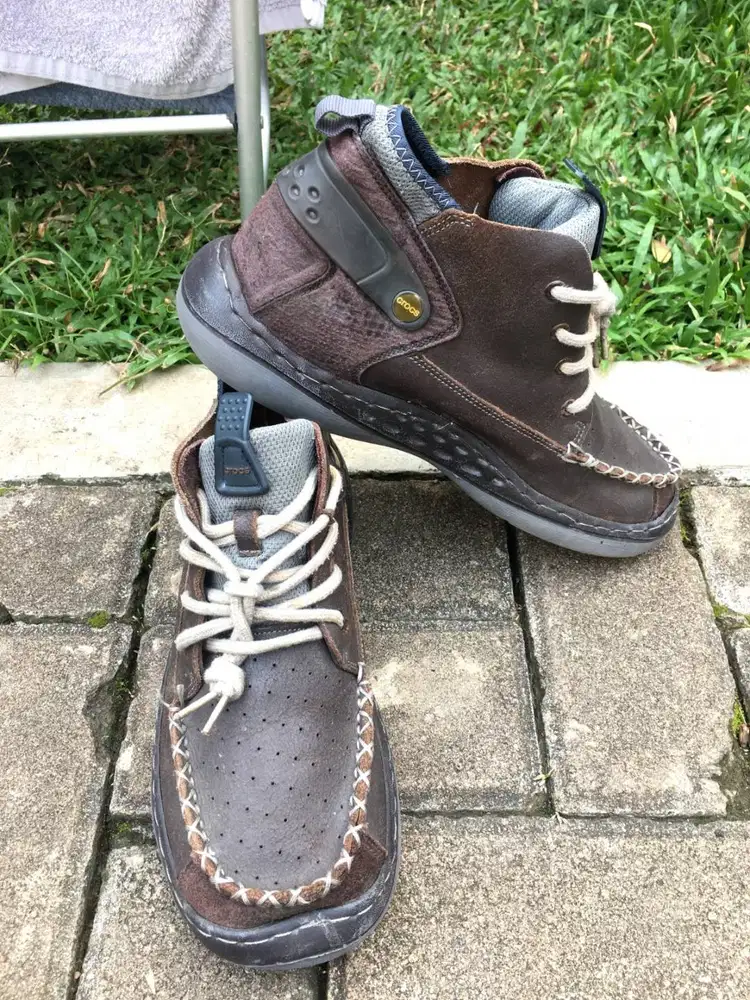 Sepatu Crocs Boots 6.5/10 Leather Coklat Size 42