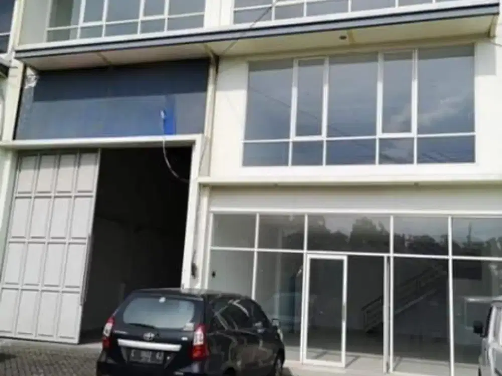 GUDANG RAYA FRONTAGE ROAD BUDURAN SIDOARJO  2 ruangan kantor di lt 1 dan 3 - Listrik = 2.200 w (60 A)