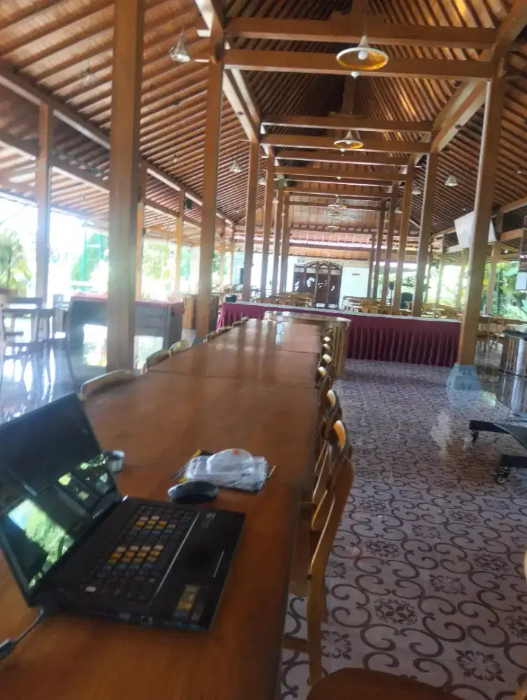 Waiter resto WKJ Ndalem Sekarsuli