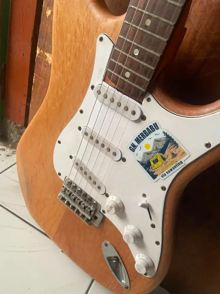 GITAR LISTRIK 1 PAKET TINGGAL COLOK PAKAI