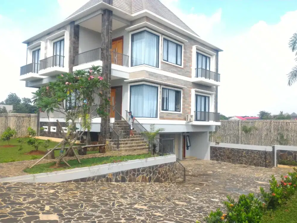 3 Lantai Cibubur, ada Kolam Renang Luas Tanah 1000 m2