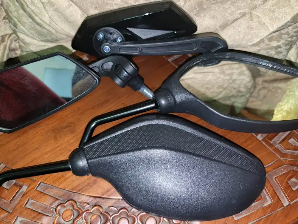Spion Universal Kondisi Mulus & Spion Standar Bawaan