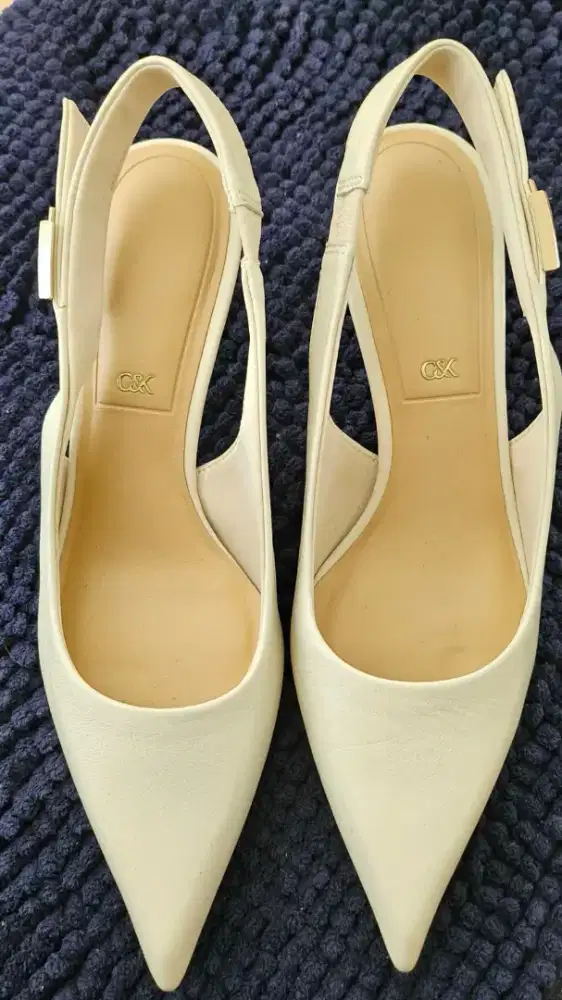 HEELS Charles & Keith