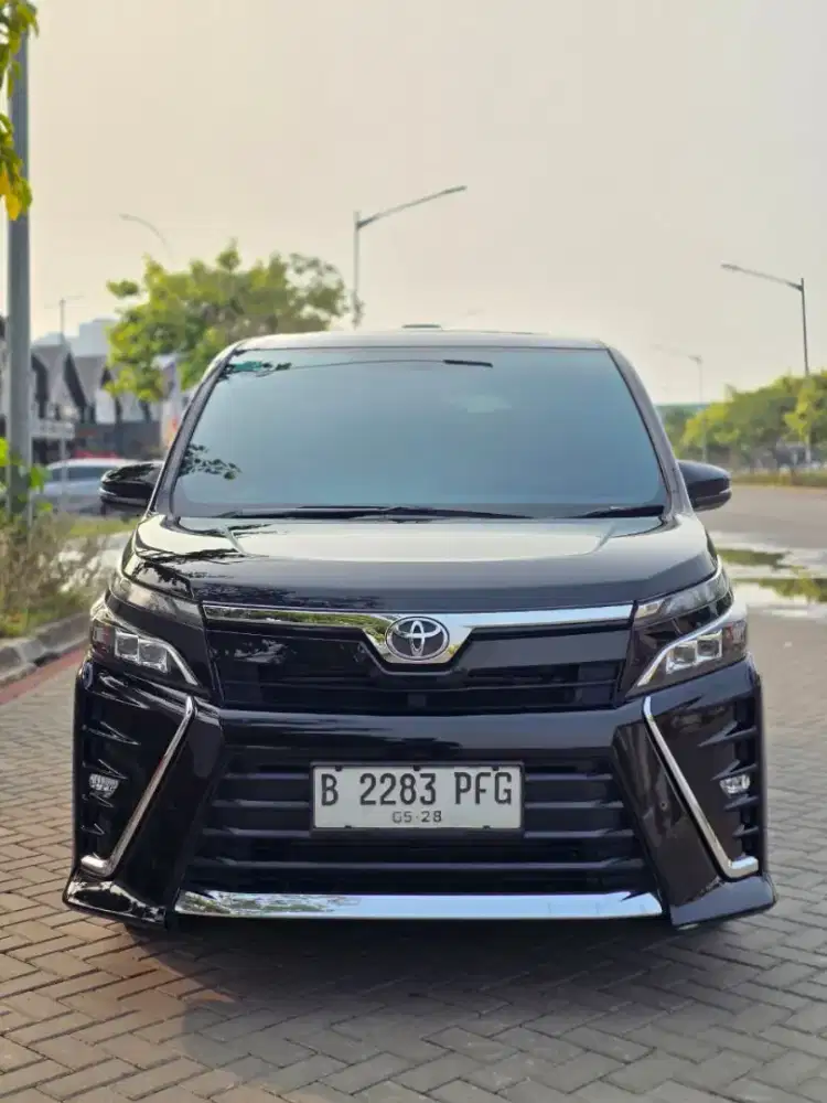 Voxy 2.0 AT 2018 hitam