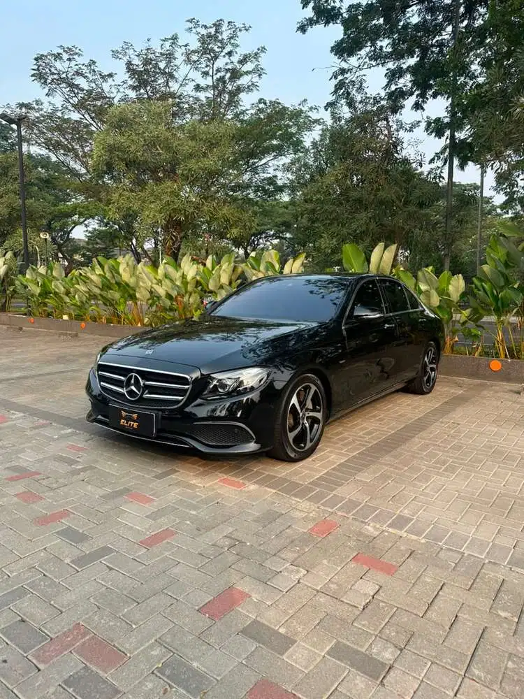 Mercedes-Benz E300 Sport Style 2021 Low Odo
