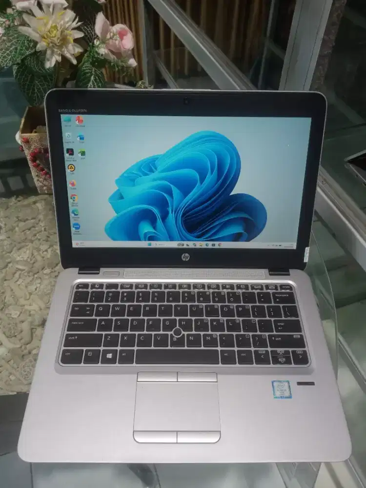 Laptop HP Elutebook Core i5 Gen 6 Ram 8 Ssd 256 Backlight keyboard