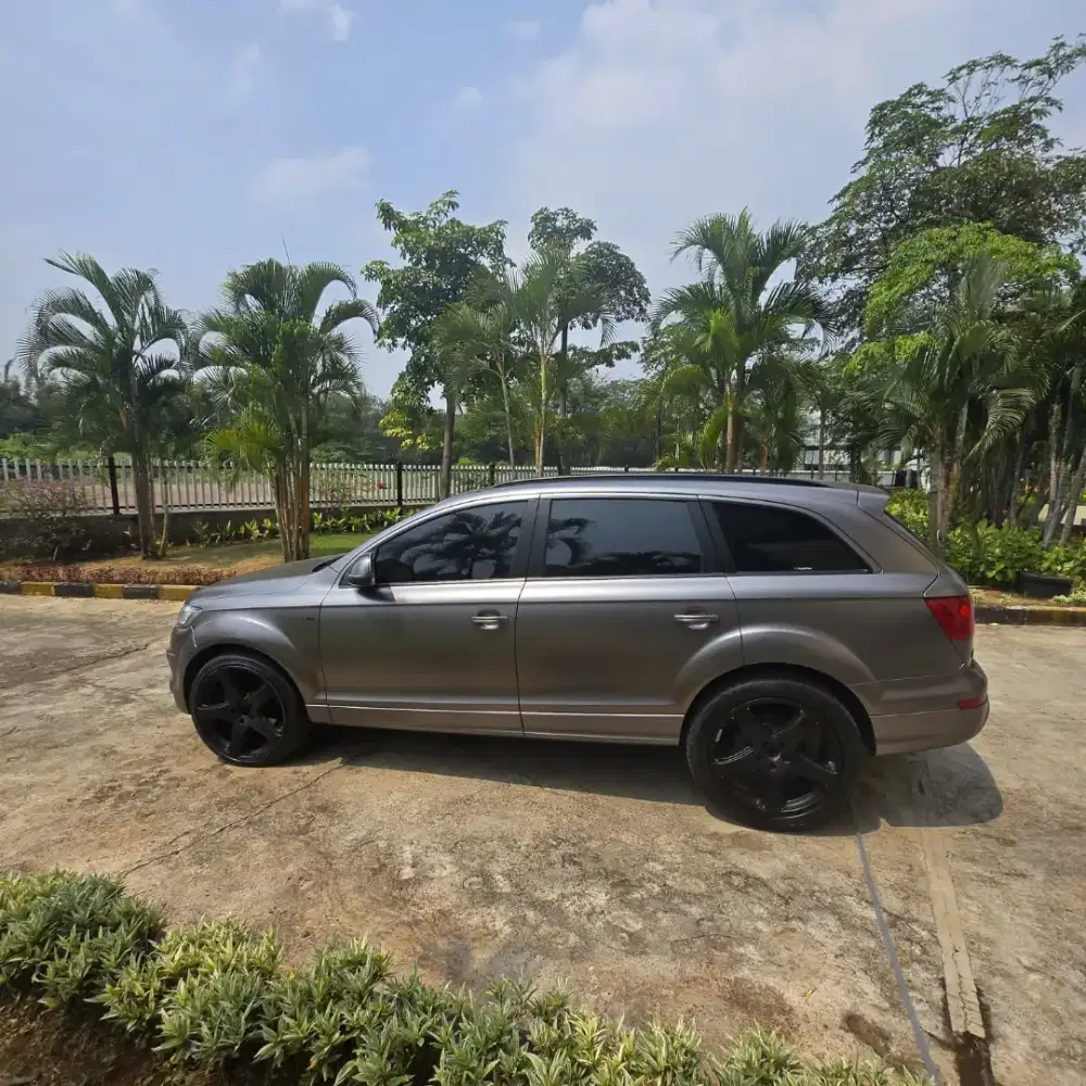 Audi q7 dijual cepat