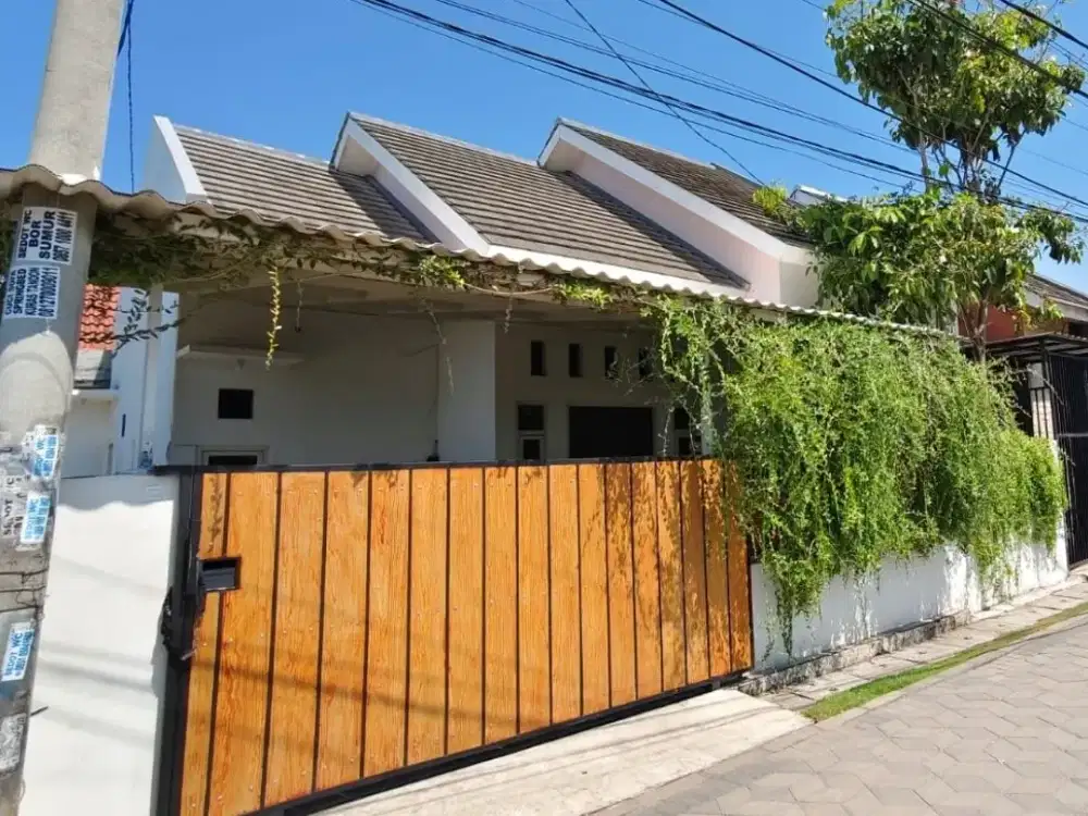 Rumah Hook Gunung Anyar Surabaya Timur 3KT SHM