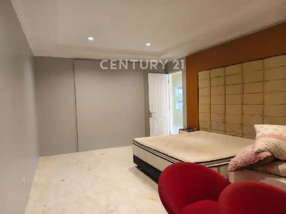 Rumah Cantik Dan Lapang Disewakan Tahunan Di BSD Lama