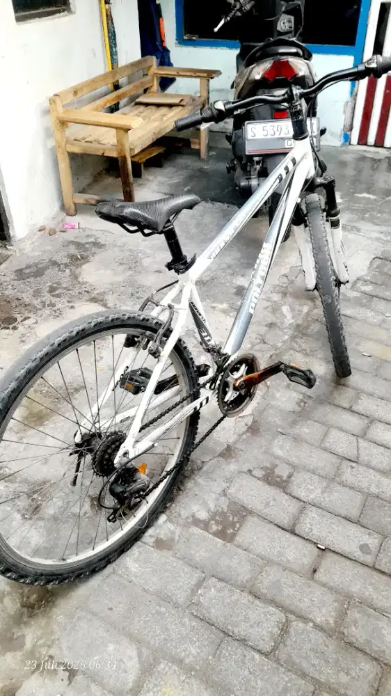 Sepeda Polygon monarch 3.0
