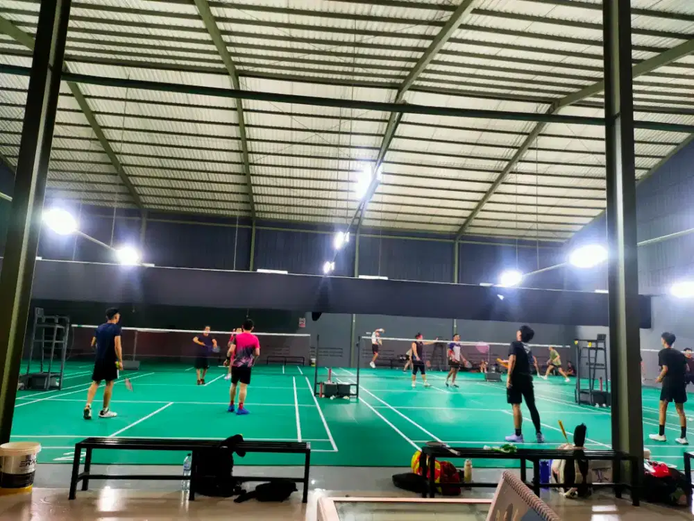 DIBUTUHKAN SEGERA OFFICE BOY untuk di lapangan badminton