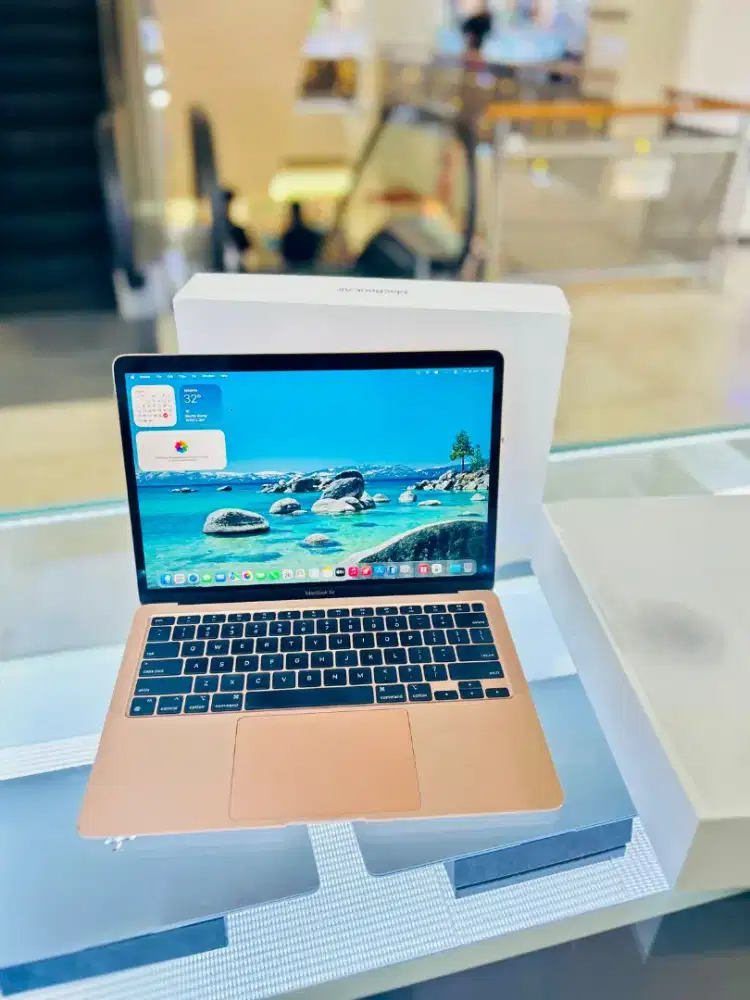 MacBook Air Apple M1 Chip 13-inch Resmi iBox Gold 8/256GB