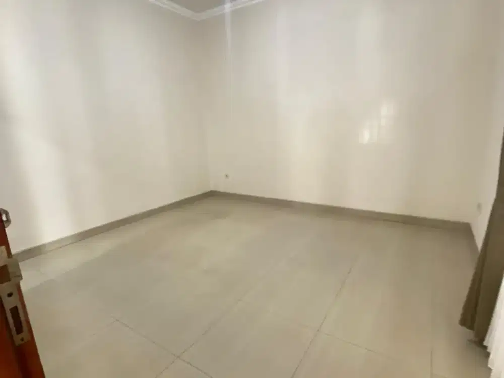 Rumah Keluarga Luas di Galaxy Bekasi Disewakan, Lokasi Premium